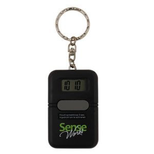 Nederlandssprekende sleutelhanger met reiswekker